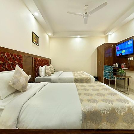 Hotel Emblem Suites- Near Delhi Airport Nueva Delhi Exterior foto