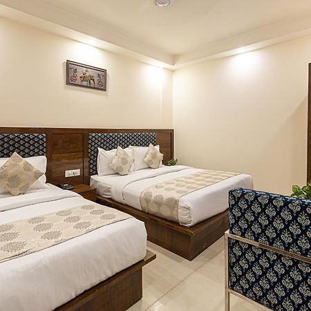 Hotel Emblem Suites- Near Delhi Airport Nueva Delhi Exterior foto