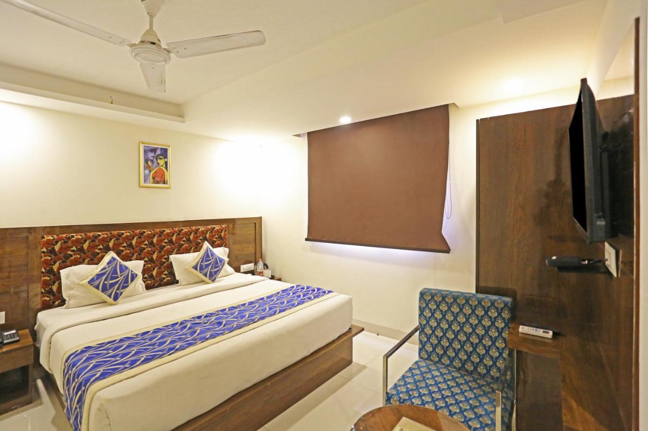 Hotel Emblem Suites- Near Delhi Airport Nueva Delhi Exterior foto