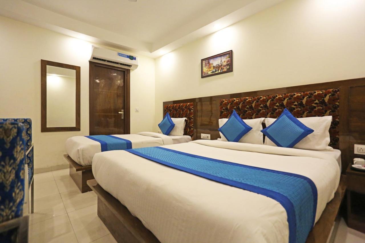 Hotel Emblem Suites- Near Delhi Airport Nueva Delhi Exterior foto