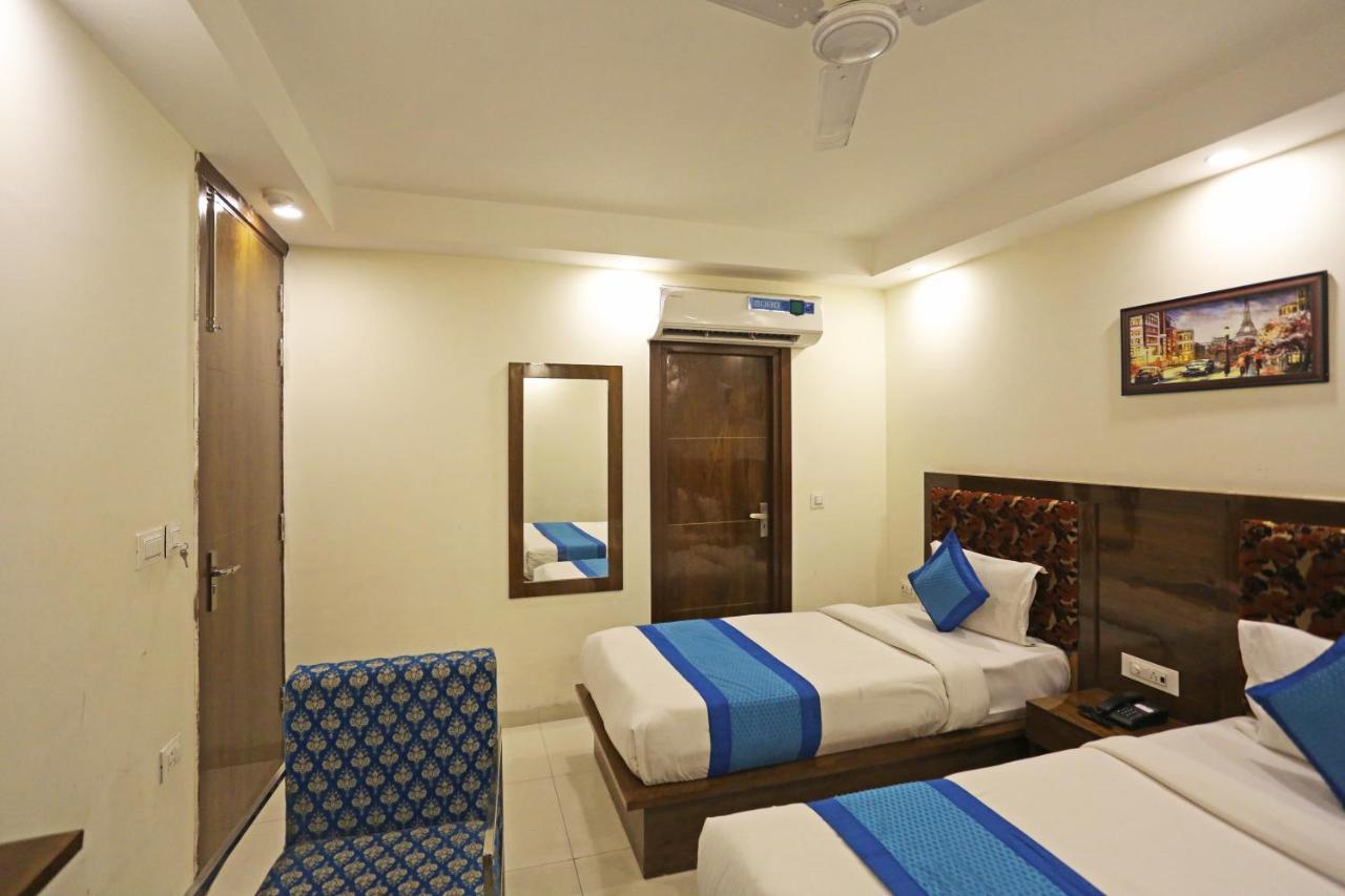 Hotel Emblem Suites- Near Delhi Airport Nueva Delhi Exterior foto