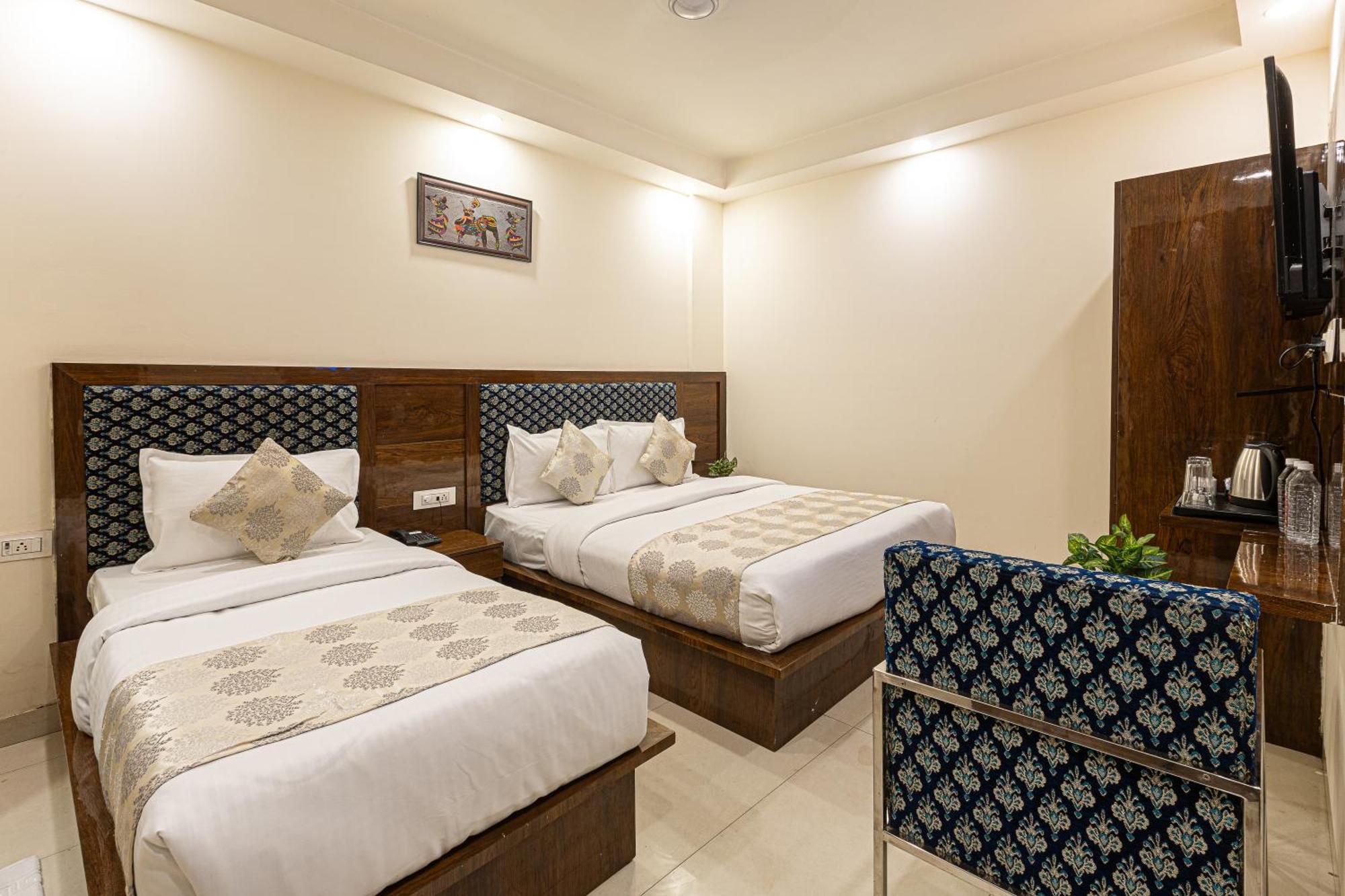 Hotel Emblem Suites- Near Delhi Airport Nueva Delhi Exterior foto