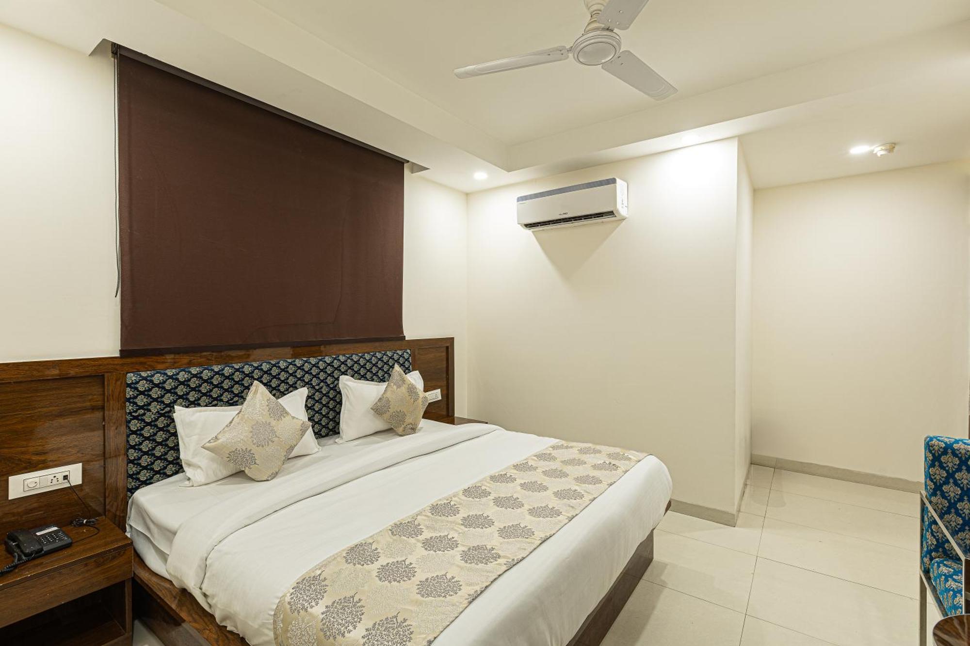 Hotel Emblem Suites- Near Delhi Airport Nueva Delhi Exterior foto