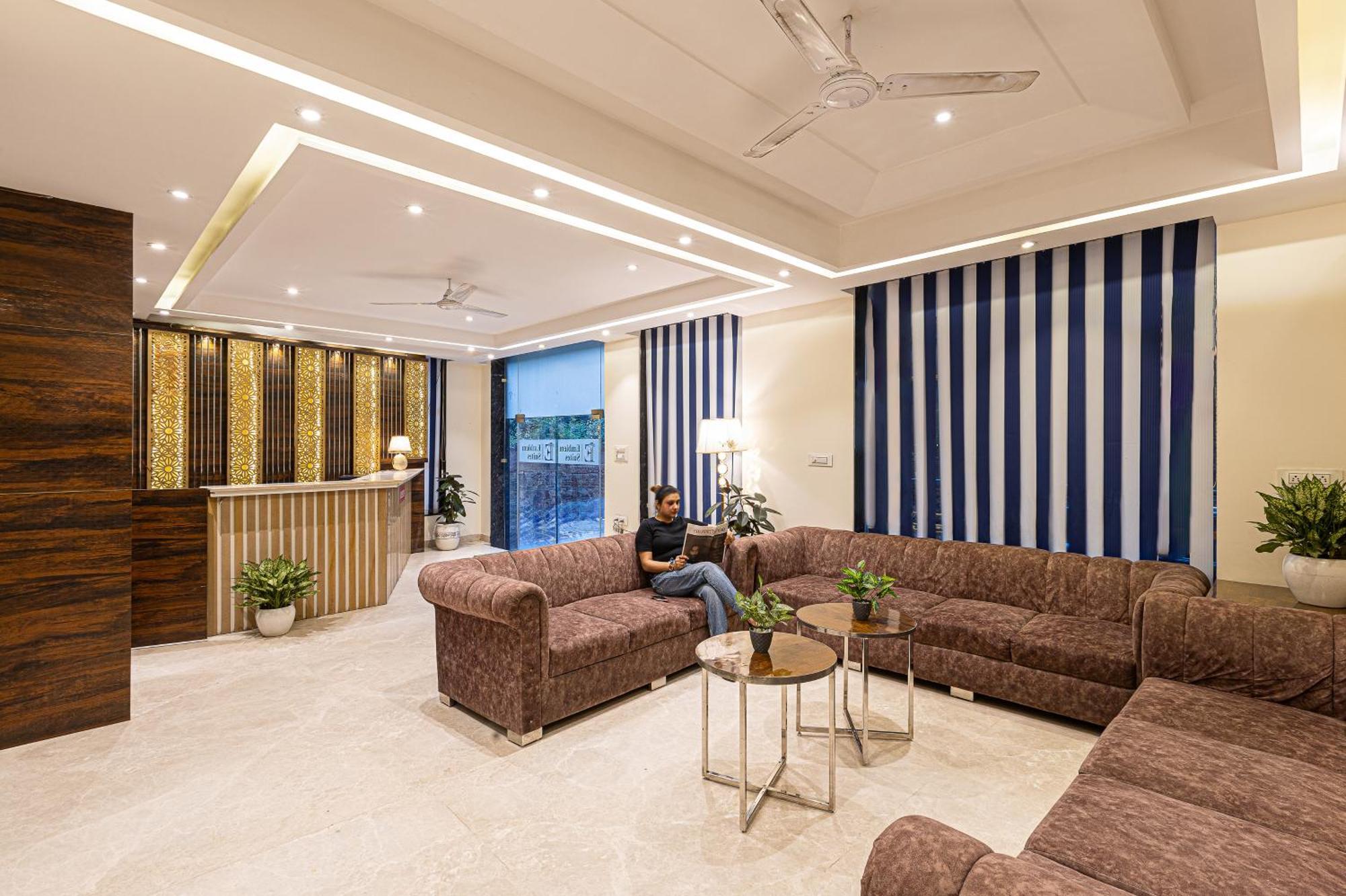 Hotel Emblem Suites- Near Delhi Airport Nueva Delhi Exterior foto