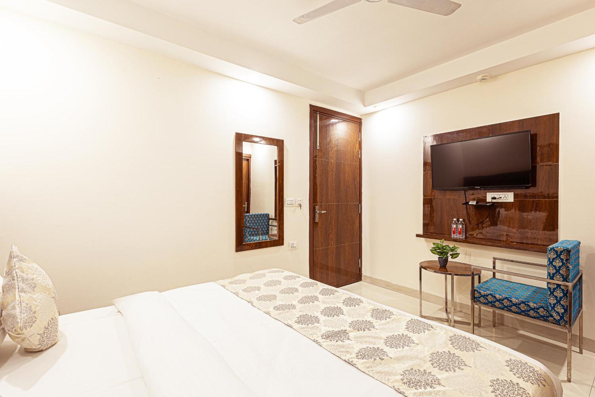 Hotel Emblem Suites- Near Delhi Airport Nueva Delhi Exterior foto